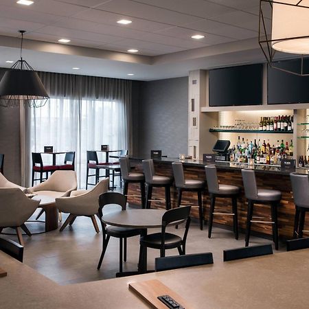 Courtyard By Marriott Pullman Hotell Exteriör bild