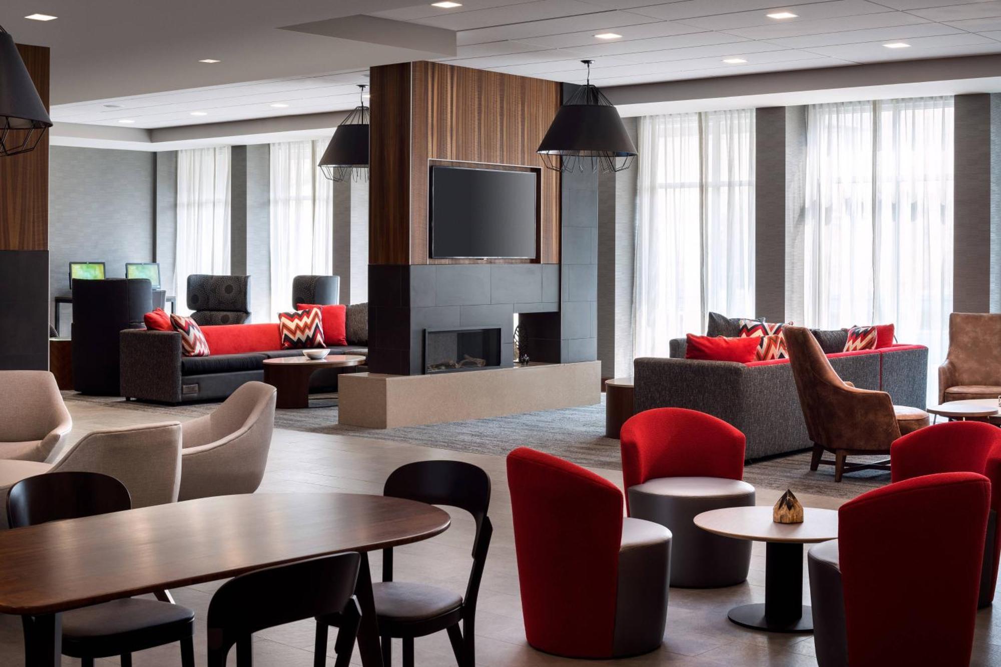 Courtyard By Marriott Pullman Hotell Exteriör bild