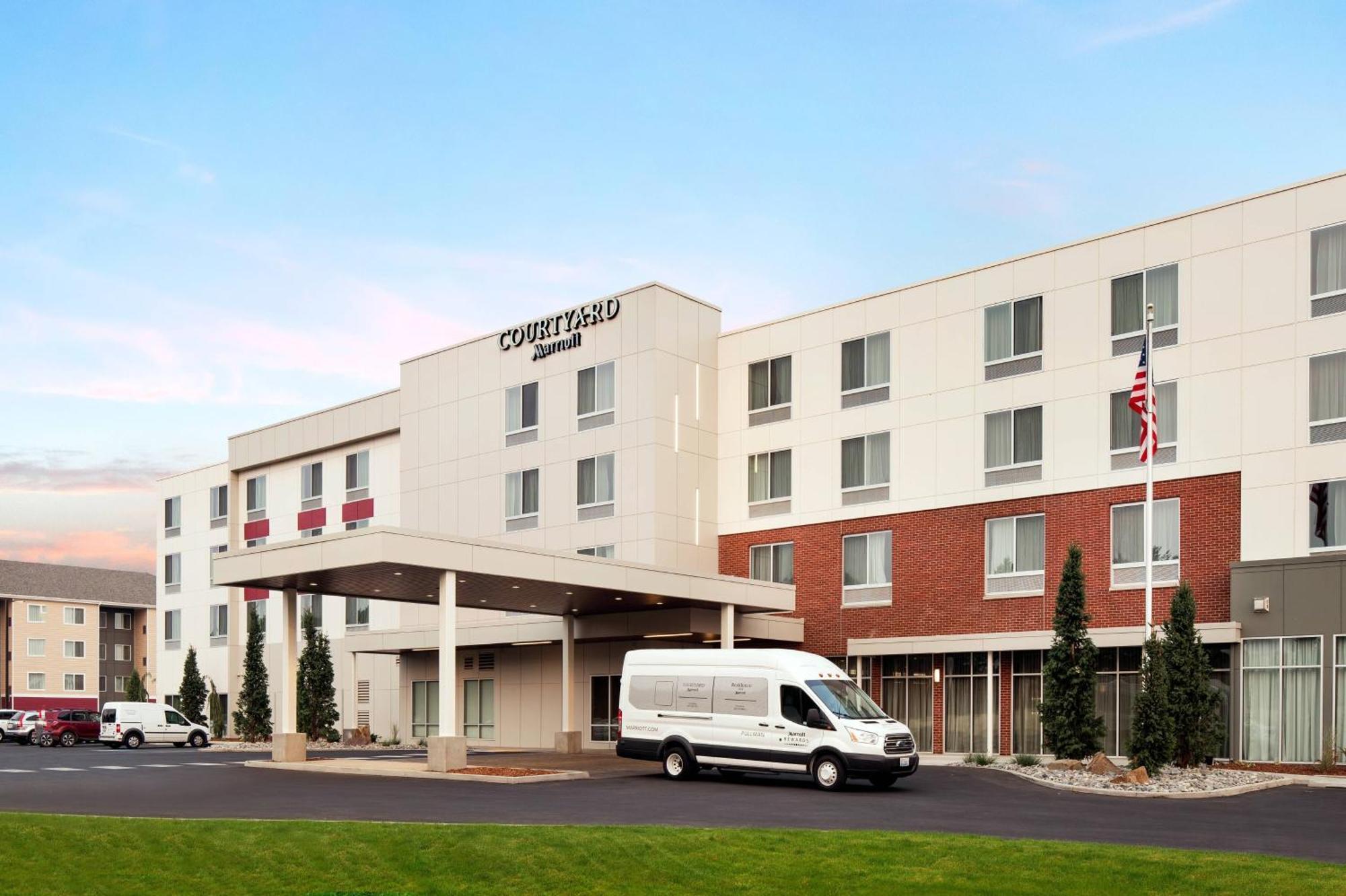 Courtyard By Marriott Pullman Hotell Exteriör bild