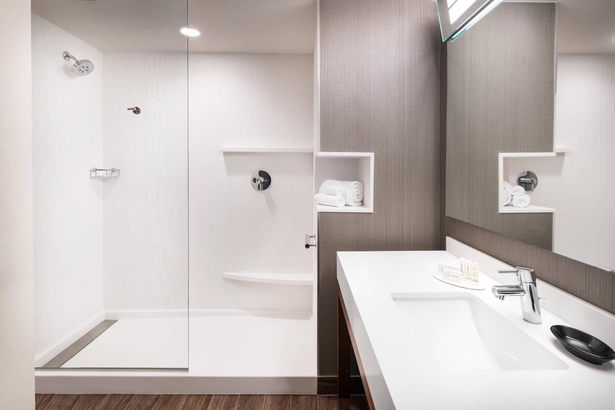 Courtyard By Marriott Pullman Hotell Exteriör bild