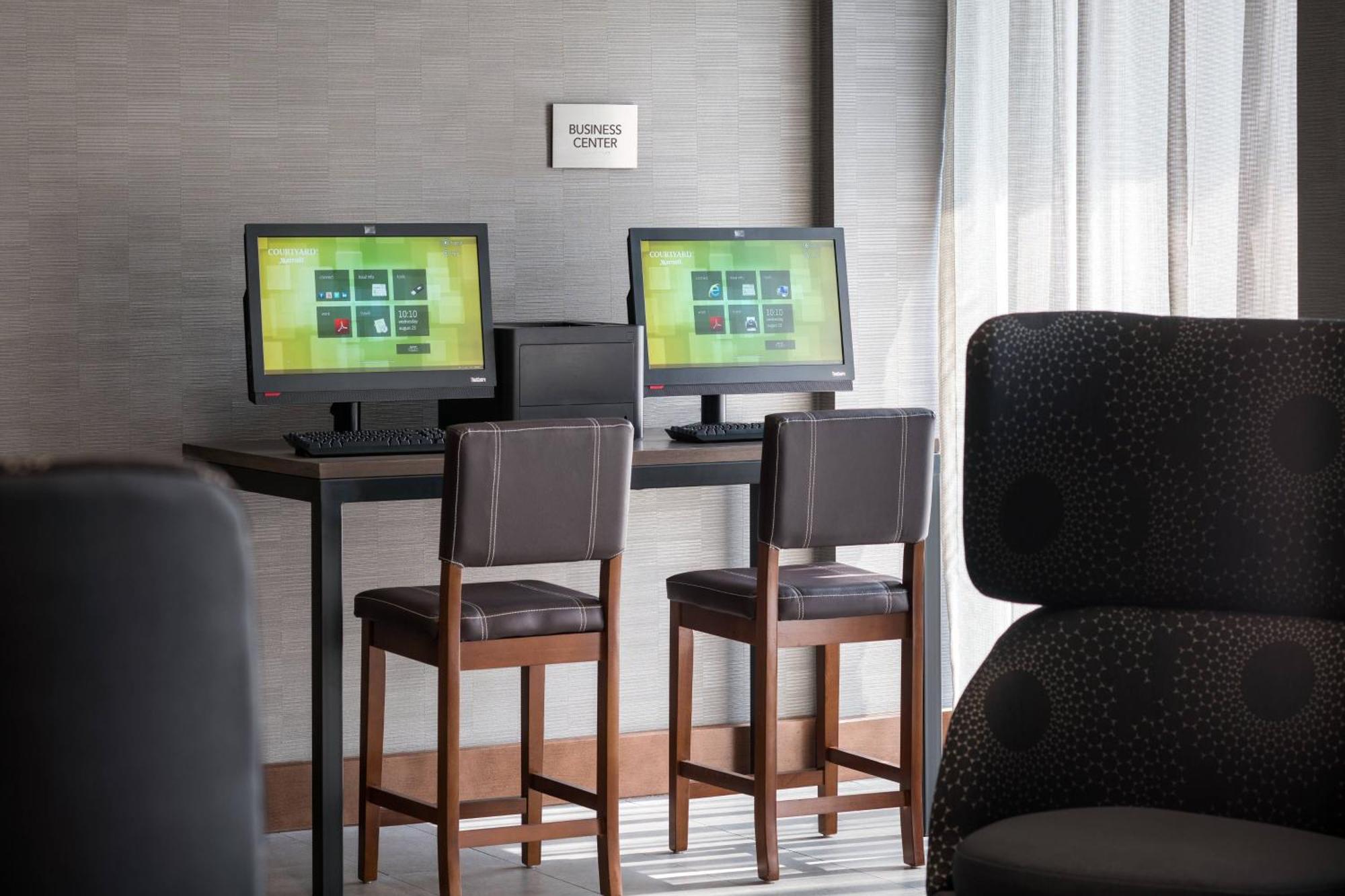 Courtyard By Marriott Pullman Hotell Exteriör bild