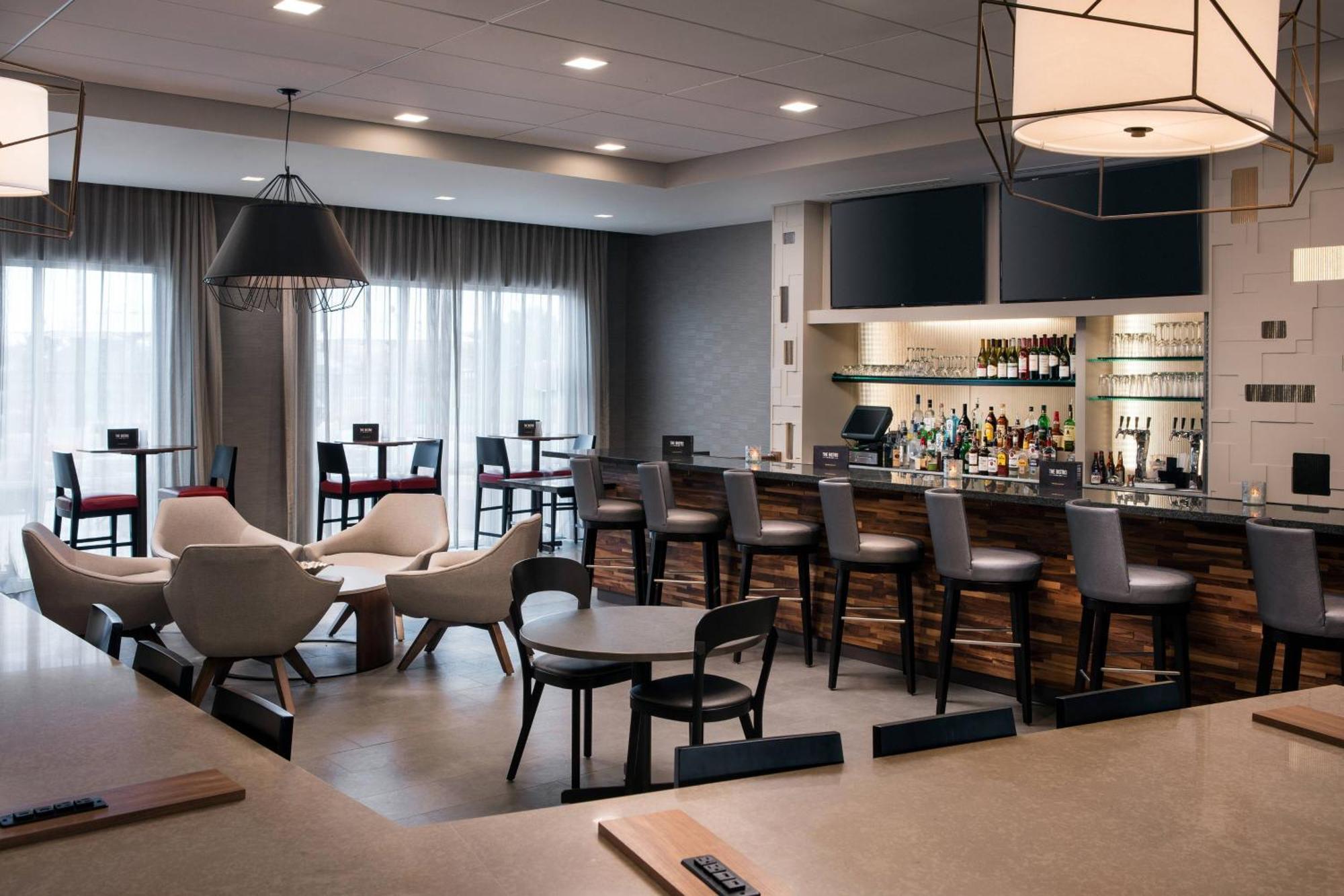Courtyard By Marriott Pullman Hotell Exteriör bild