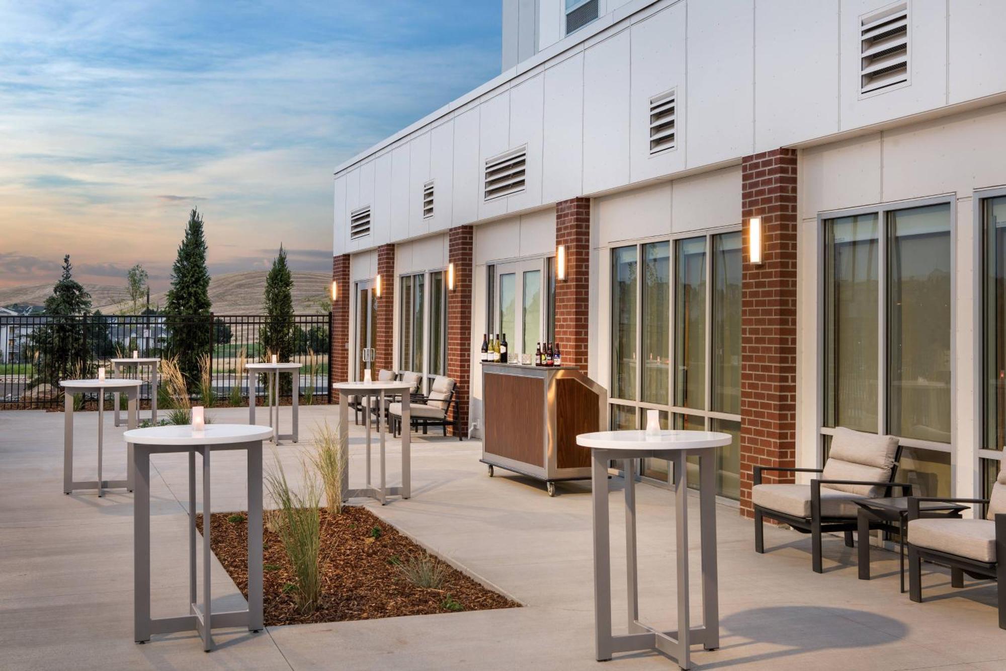 Courtyard By Marriott Pullman Hotell Exteriör bild