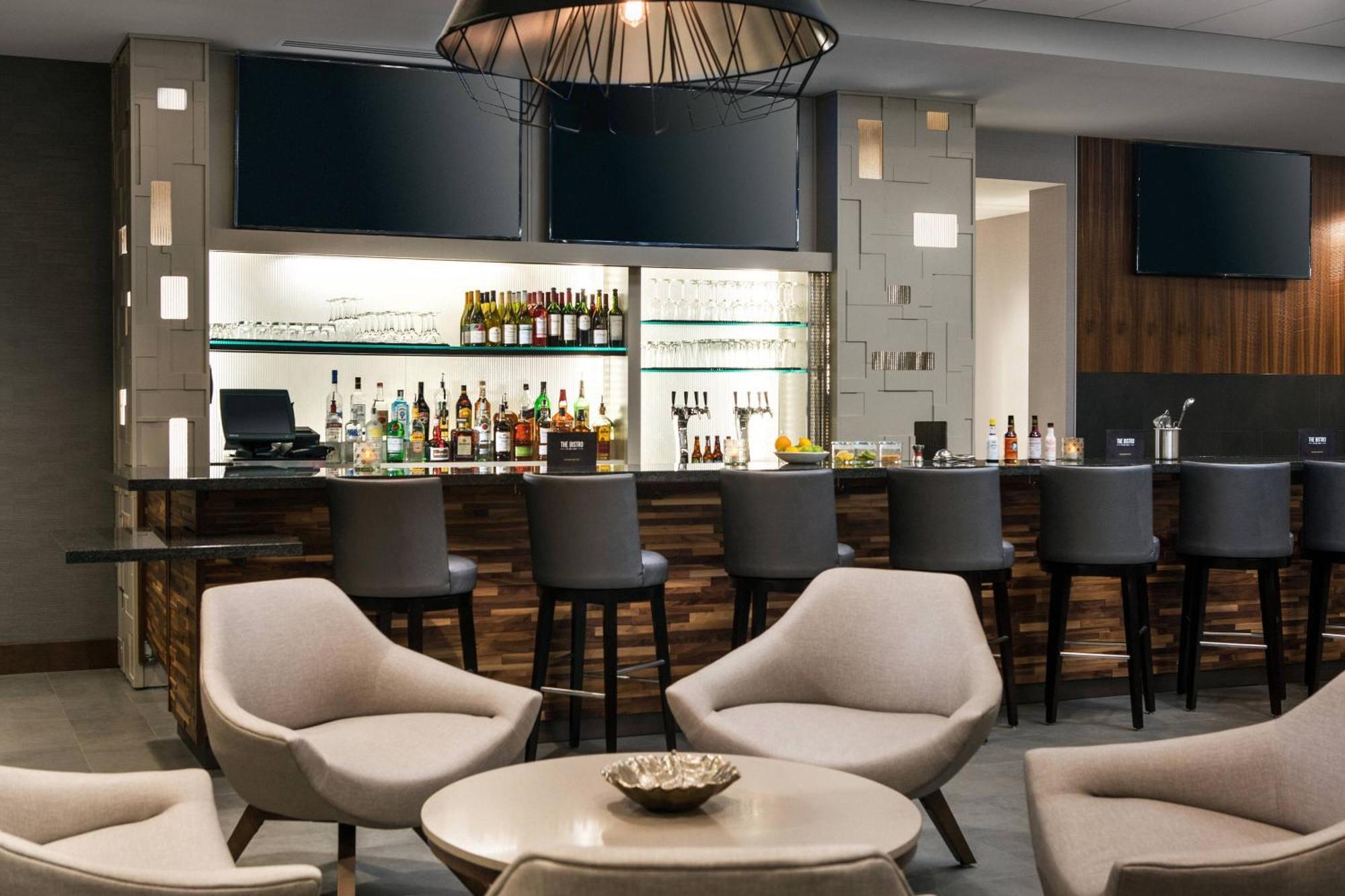 Courtyard By Marriott Pullman Hotell Exteriör bild