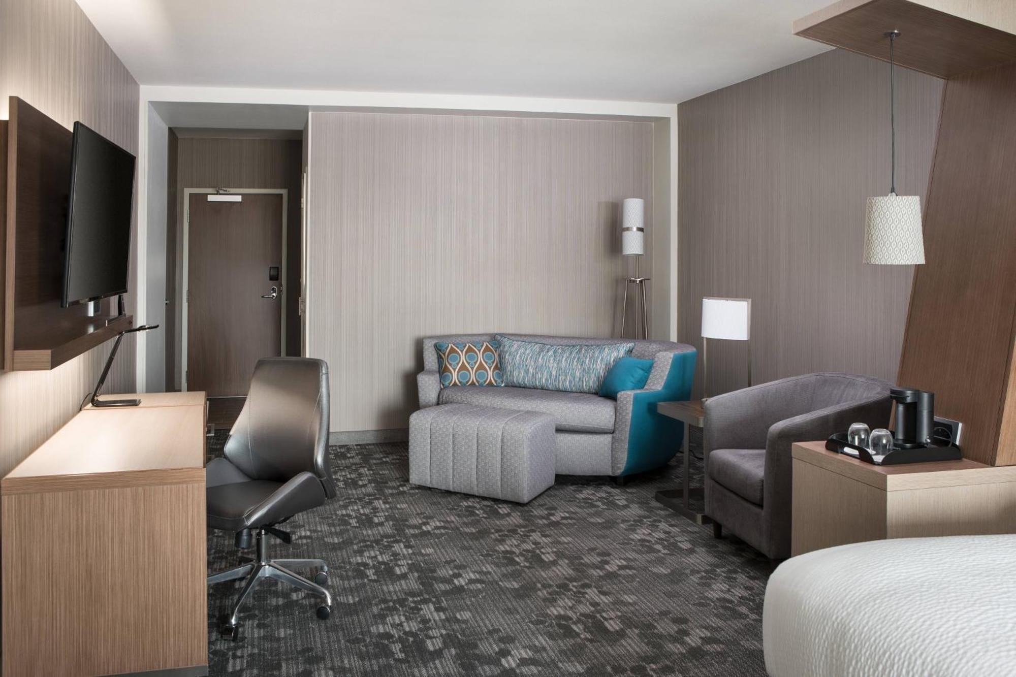 Courtyard By Marriott Pullman Hotell Exteriör bild