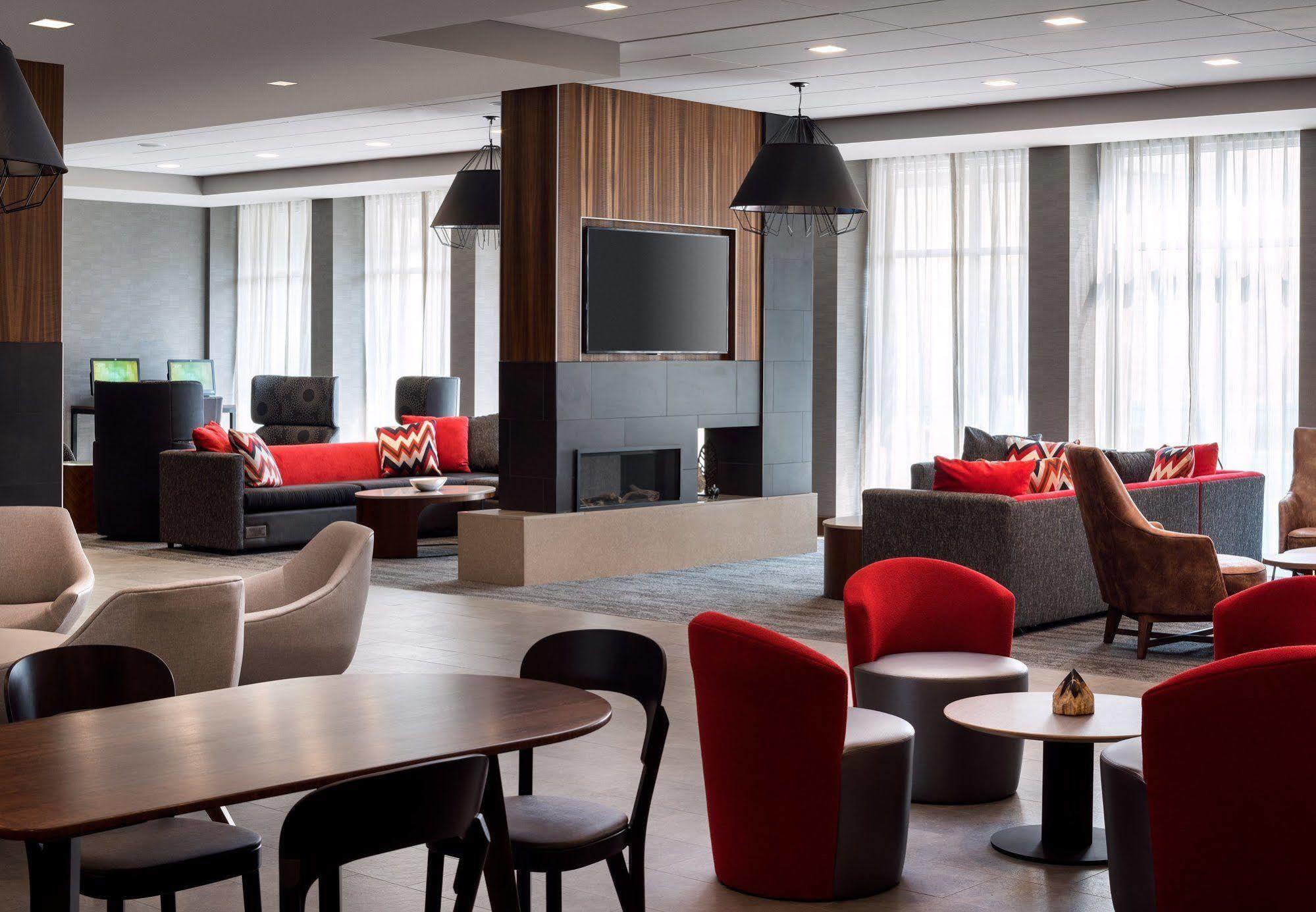 Courtyard By Marriott Pullman Hotell Exteriör bild